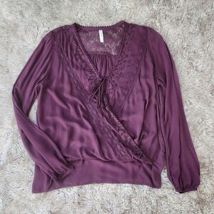 Xhilaration Wrap Style Lace Trim Long Sleeve V-Neck Purple Blouse‎ Size Medium